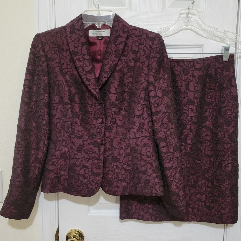 Tahari Arthur S Levine Petite Skirt Suit Set Size 2P Dark Plum Floral Jacquard
